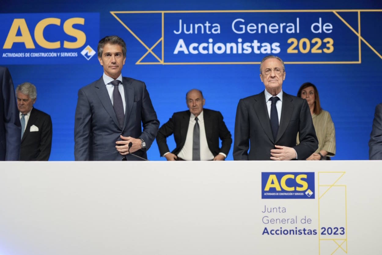 Juan Santamaría, CEO de ACS, junto a Florentino Pérez, presidente del grupo