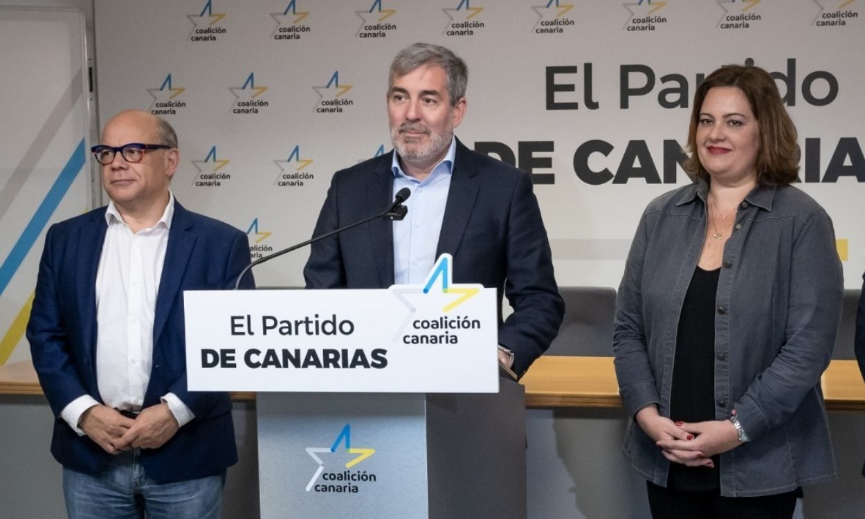 El secretario general nacional de Coalición Canaria, Fernando Clavijo, presentando la lista autonómica. EP
