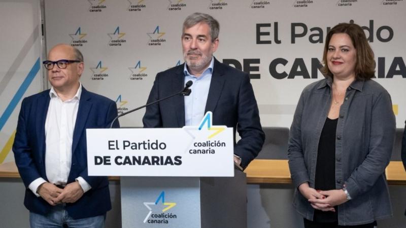 El secretario general nacional de Coalición Canaria, Fernando Clavijo, presentando la lista autonómica. EP