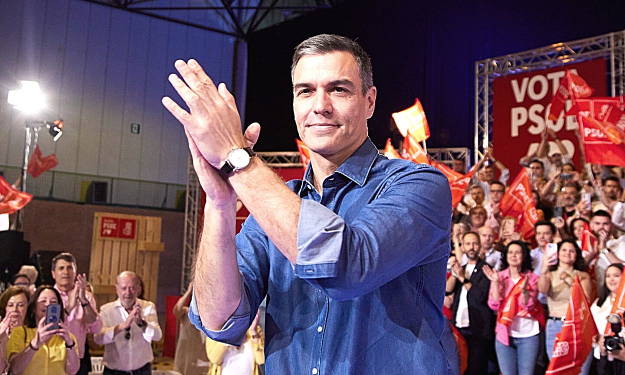 El secretario general del PSOE y presidente del Gobierno, Pedro Sánchez, en su primer mitin en la campaña electoral de los comicios locales del 28 de mayo, en Sevilla.