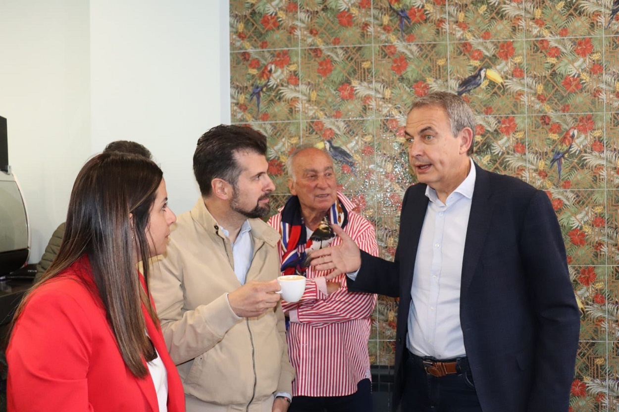 El expresidente del Gobierno José Luis Rodríguez Zapatero y el secretario general del PSOE en Castilla y León, Luis Tudanca. PSOE.