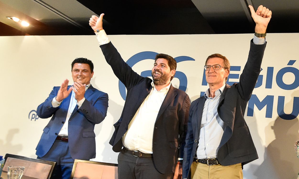 El alcalde de San Javier, José Miguel Luengo; el presidente de la Región de Murcia, Fernando López Miras y el presidente del PP, Alberto Núñez Feijóo. EP