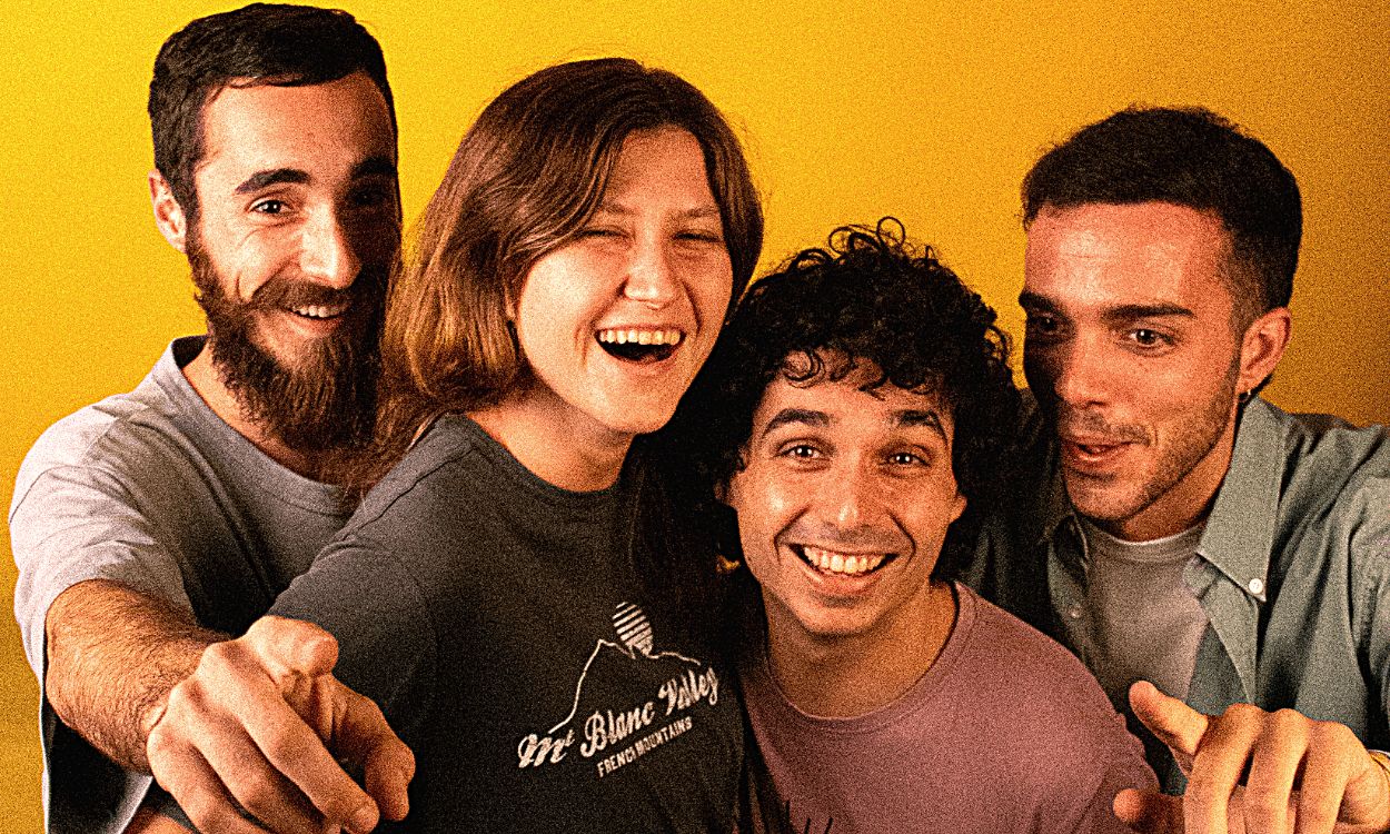 Jorge, Claudia, Rubén y Andoni forman Muro María Jorge, Claudia, Rubén y Andoni forman Muro María