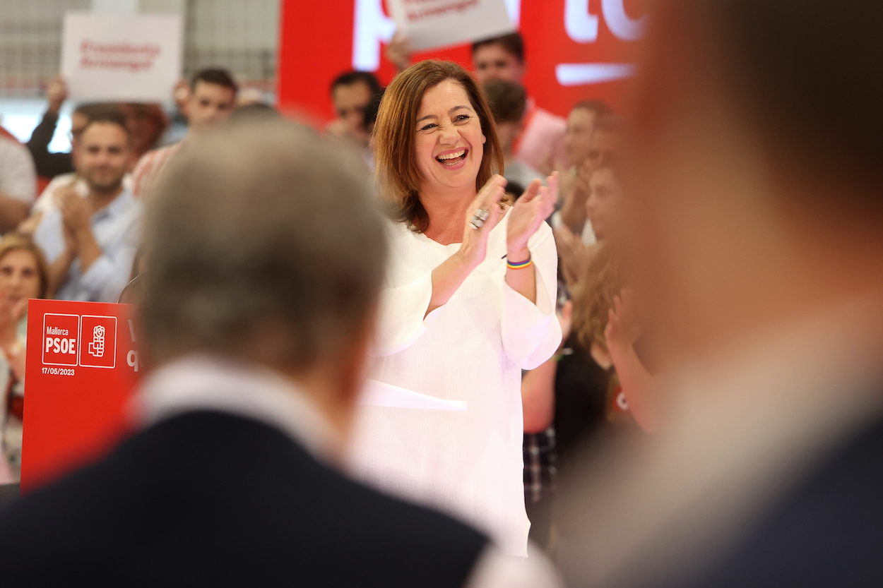La presidenta del Govern, Francina Armengol, en un acto de campaña del PSOE, a 17 de mayo de 2023, en Palma de Mallorca. EP