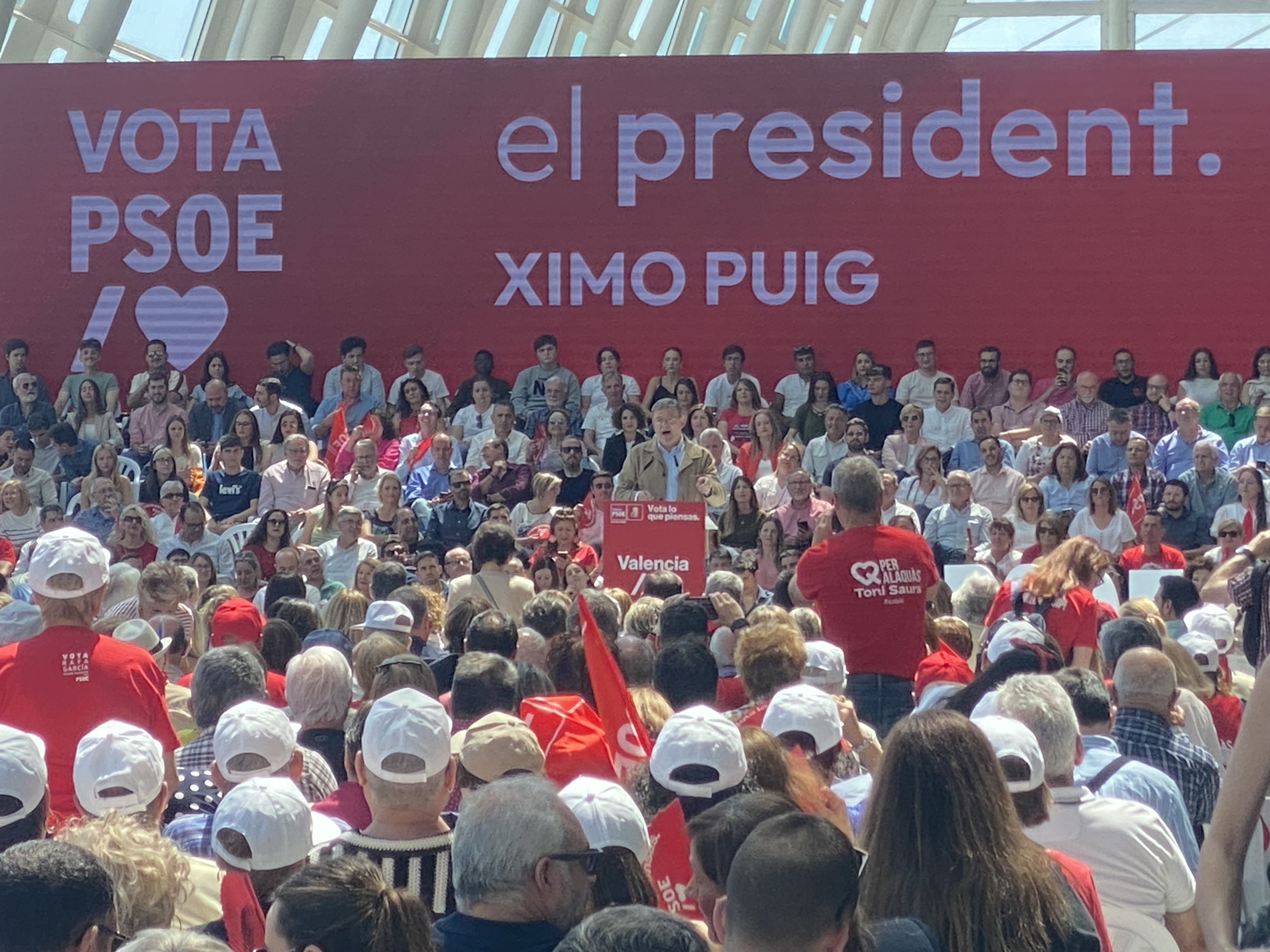 El presidente de la Generalitat durante el mitin central de campaña junto a Pedro Sánchez.