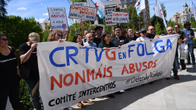 Imagen de la protesta realizada ante el Senado en abril por parte de trabajadores de la CRTVG (Foto: Europa Press).