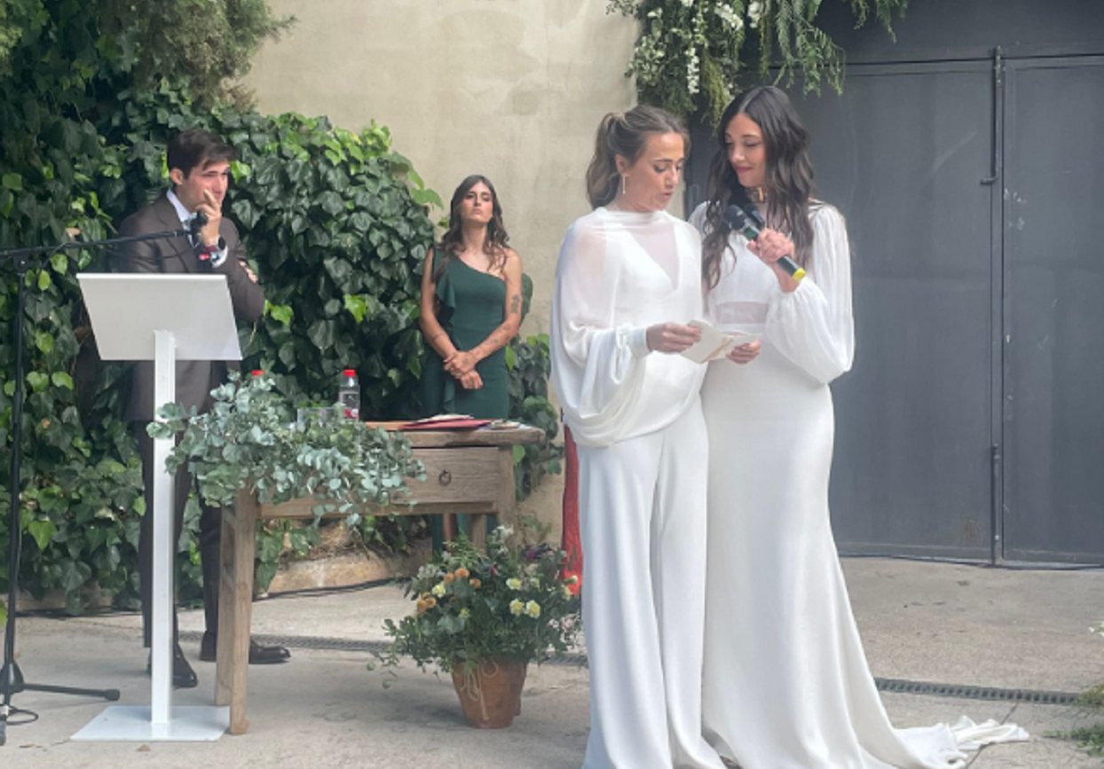 Captura de pantalla que muestra al portavoz del PSOE en Valencia, Borja Sanjuan Roca, mientras oficia la boda de su hermana. Twitter