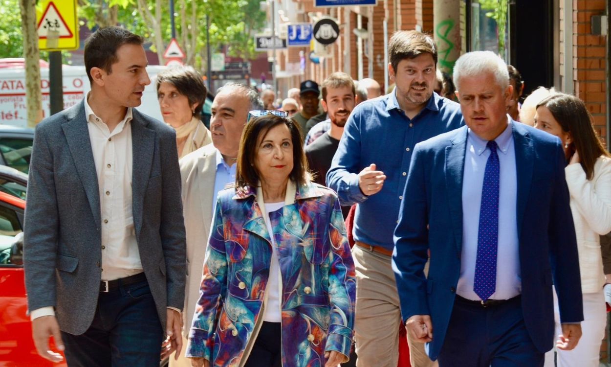El candidato del PSOE a la Presidencia de la CAM, Juan Lobato, la ministra de Defensa, Margarita Robles y el candidato socialista a alcalde de San Sebastián de los Reyes, Narciso Romero. EP