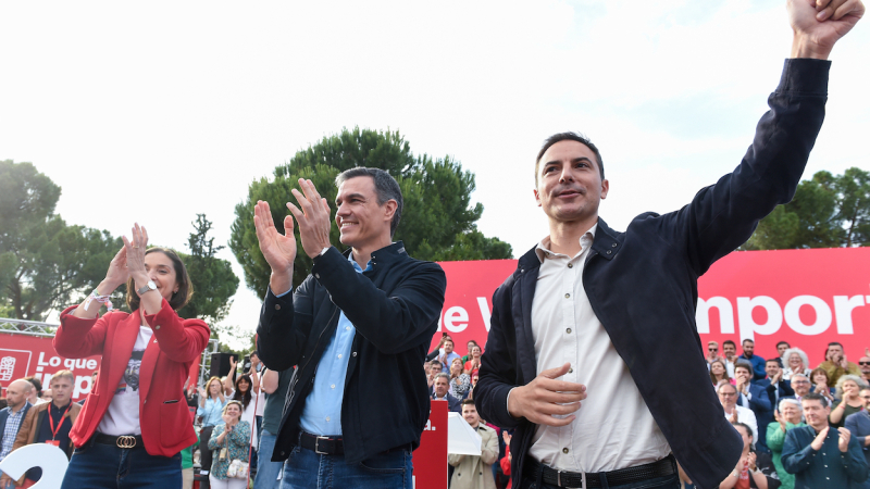 Sánchez en un acto con Lobato y Maroto. EP