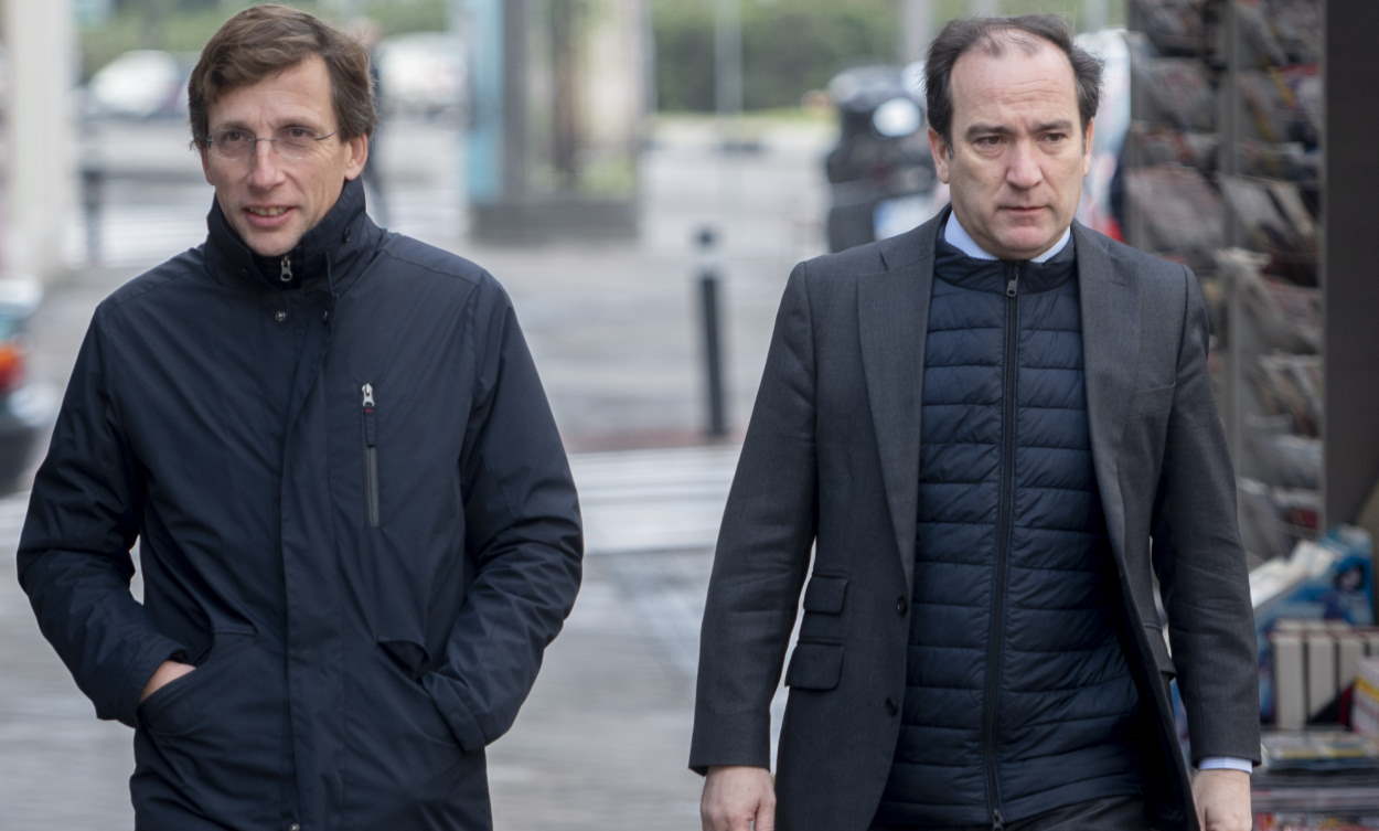 El alcalde de Madrid, José Luis Martínez Almeida, y el delegado del área del Gobierno de Medio Ambiente y Movilidad del Ayuntamiento de Madrid, Borja Carabante. EP.