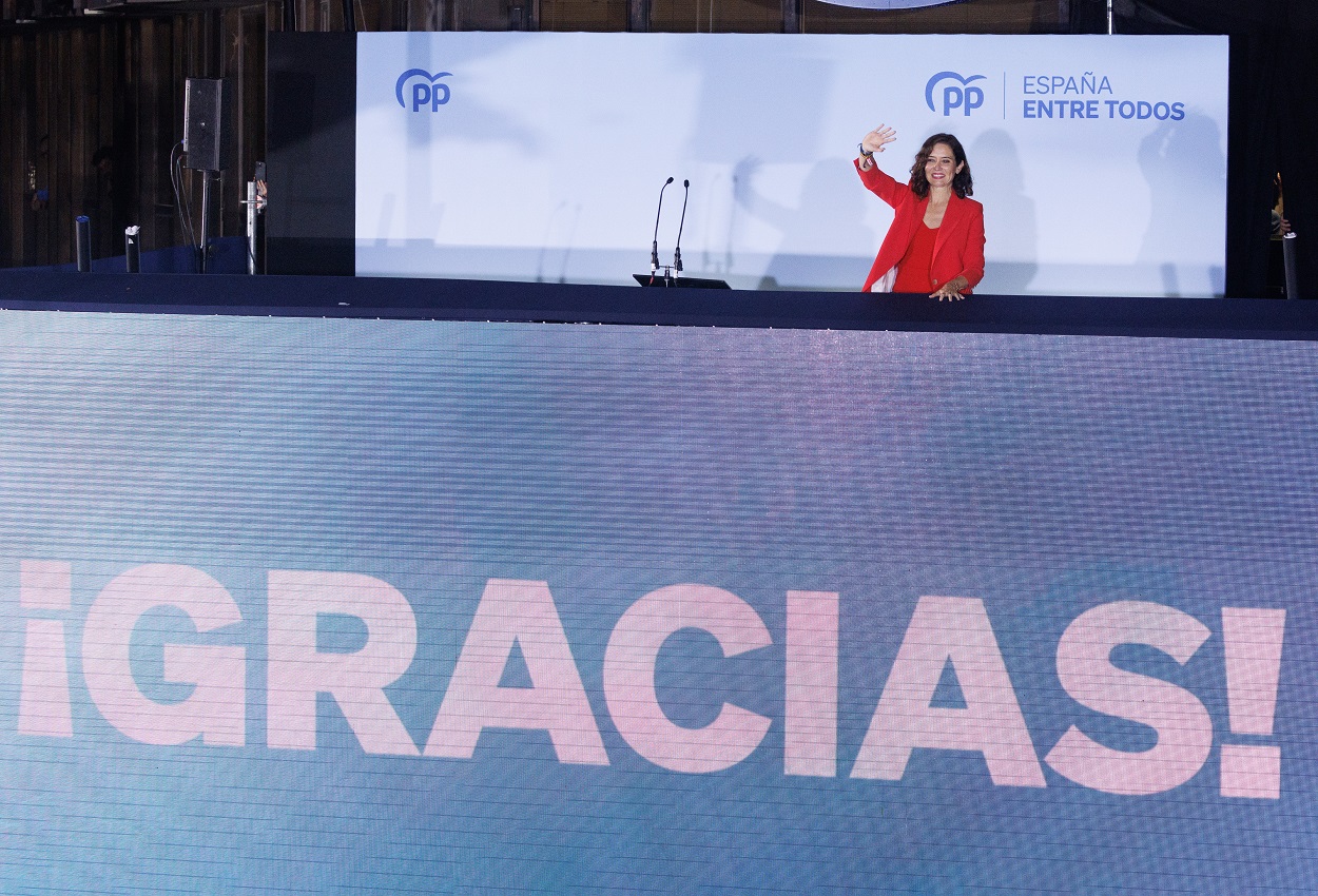 La presidenta de la Comunidad de Madrid y candidata a la reelección, Isabel Díaz Ayuso, celebra la victoria del partido en la sede nacional del PP, a 28 de mayo de 2023. EP.