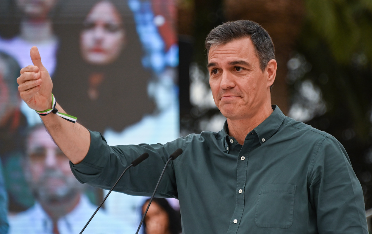 El preisdente del Gobierno y líder del PSOE, Pedro Sánchez, la semana pasada en un mitin. ANDRÉS RODRÍGUEZ/EP