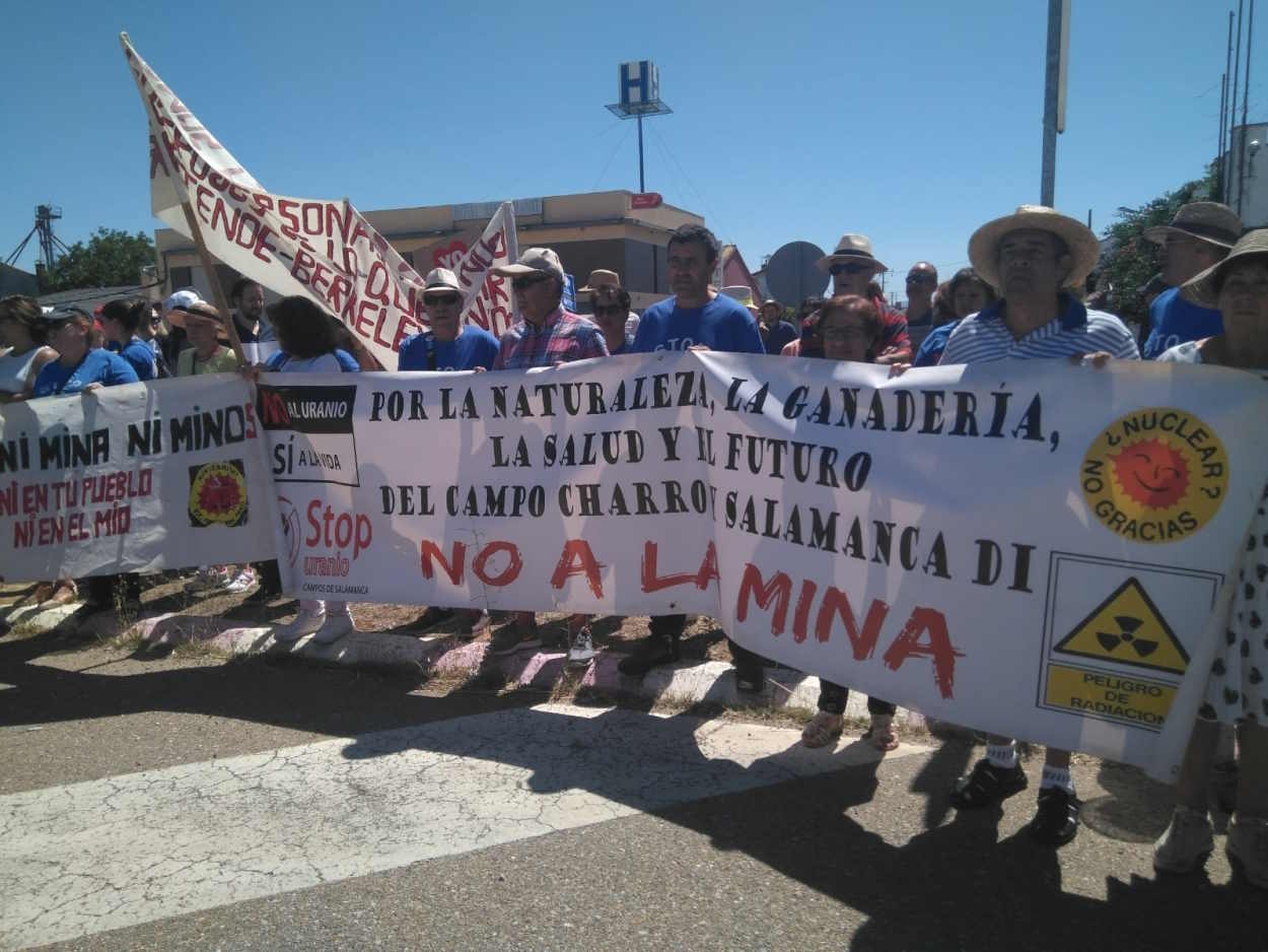 Manifestación contra la mina de uranio de Berkeley en Retortillo (Salamanca) en agosto de 2019. EP