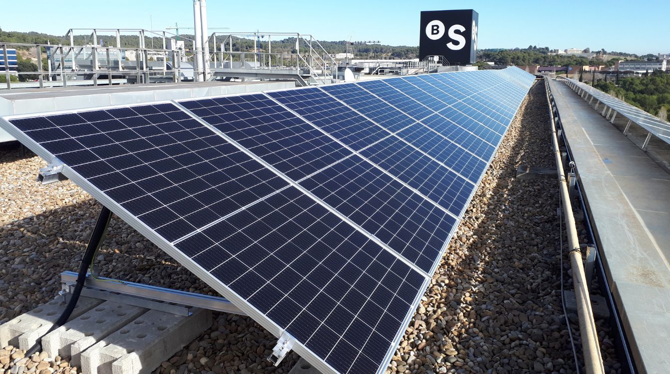 El 100% de la energía eléctrica que consume Banco Sabadell es de origen renovable y ha instalado sistemas de energía solar fotovoltaica en su sede corporativa