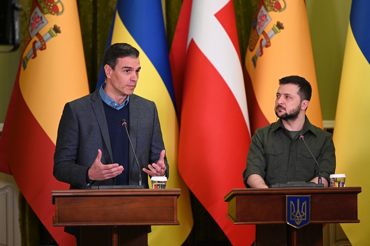 El presidente del Gobierno, Pedro Sánchez, junto al presidente ucraniano, Volodimir Zelenski, en una foto de archivo. EP