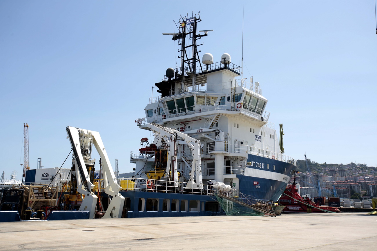 Buque 'Ártabro', de ACSM Shipping, atracado en el puerto de Vigo antes de zarpar para inspeccionar el pecio del 'Villa de Pitanxo' en aguas de Terranova (Canadá)