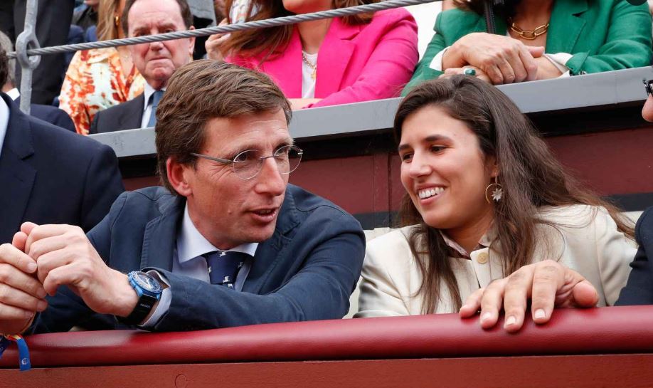 El alcalde de Madrid, José Luis Martínez Almeida, y Teresa Urquijo. Redes sociales