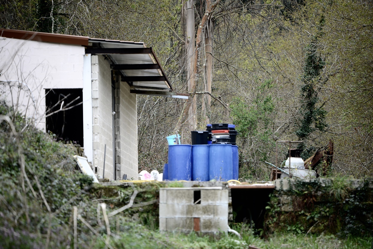 Imagen de contenedores del laboratorio localizado en la provincia de Pontevedra (Foto: Europa Press).