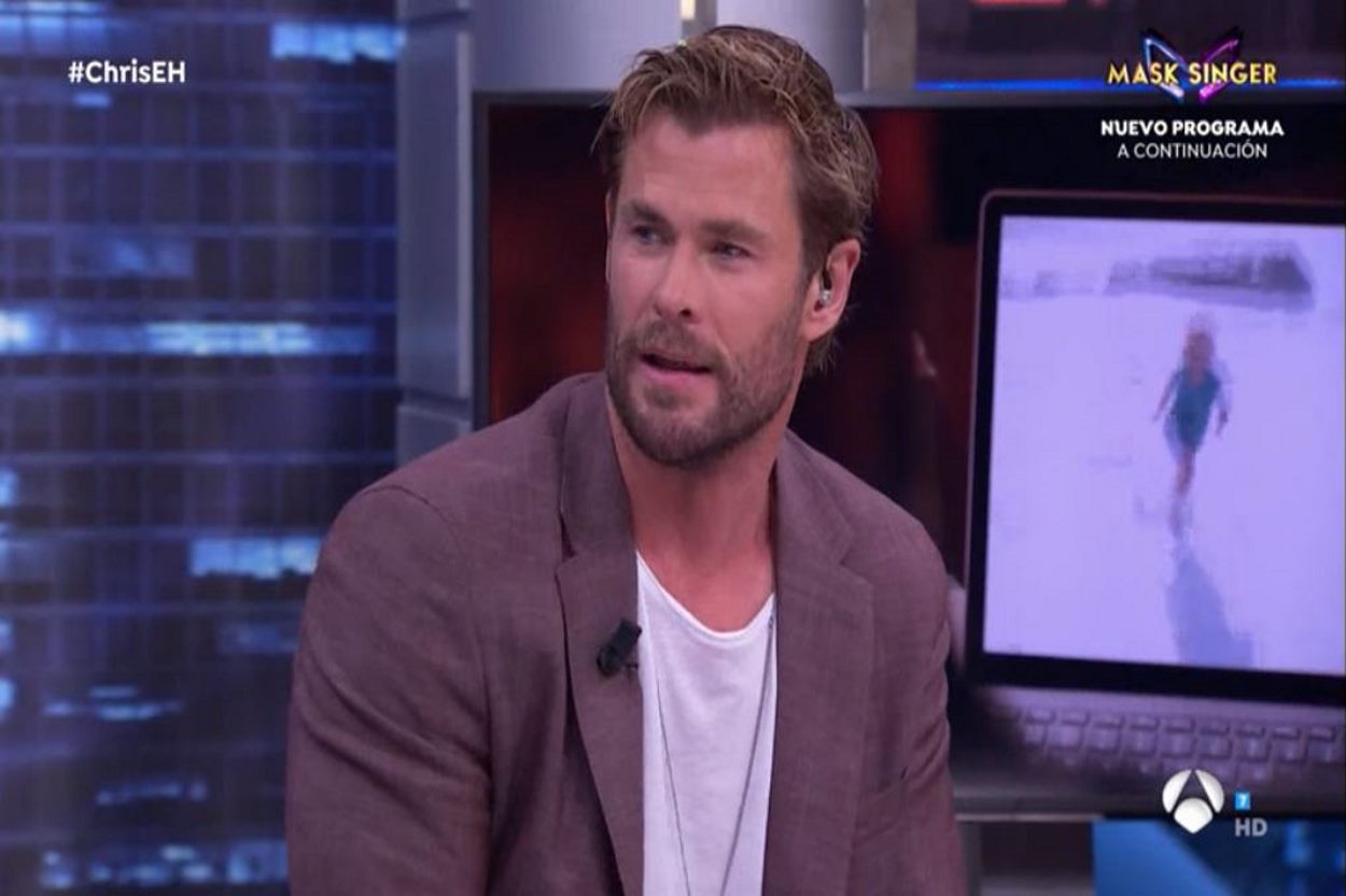 La chuleta que Elsa Pataky le escribió a Chris Hemsworth para su visita a El Hormiguero.