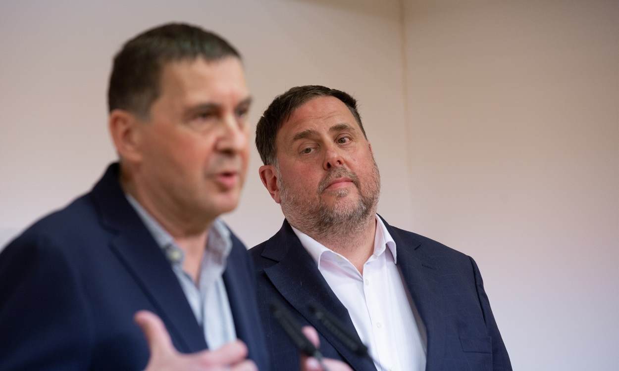 El coordinador general de EH Bildu, Arnaldo Otegi, y el líder de ERC, Oriol Junqueras. EP