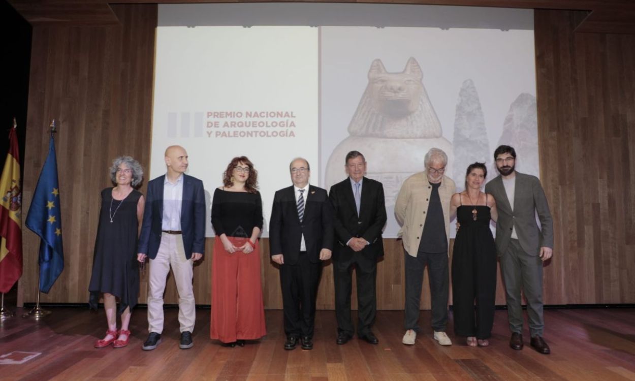 Foto de los miembros del equipo ganador con el presidente de la Fundación Palarq, Antonio Gallardo, y el ministro de Cultura y Deporte, Miquel Iceta