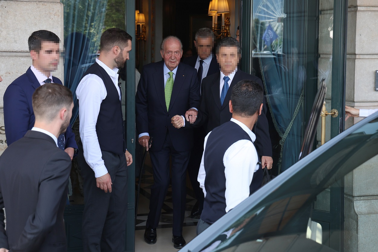 El rey Juan Carlos se deja ver en Suiza en la reunión familiar con Cristina, Urdangarin y sus hijos. EP