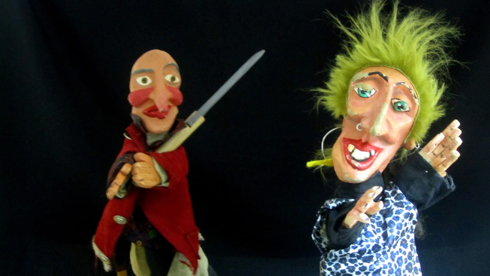 Dos de las marionetas del espectáculo "La Bruja y San Cristóbal"