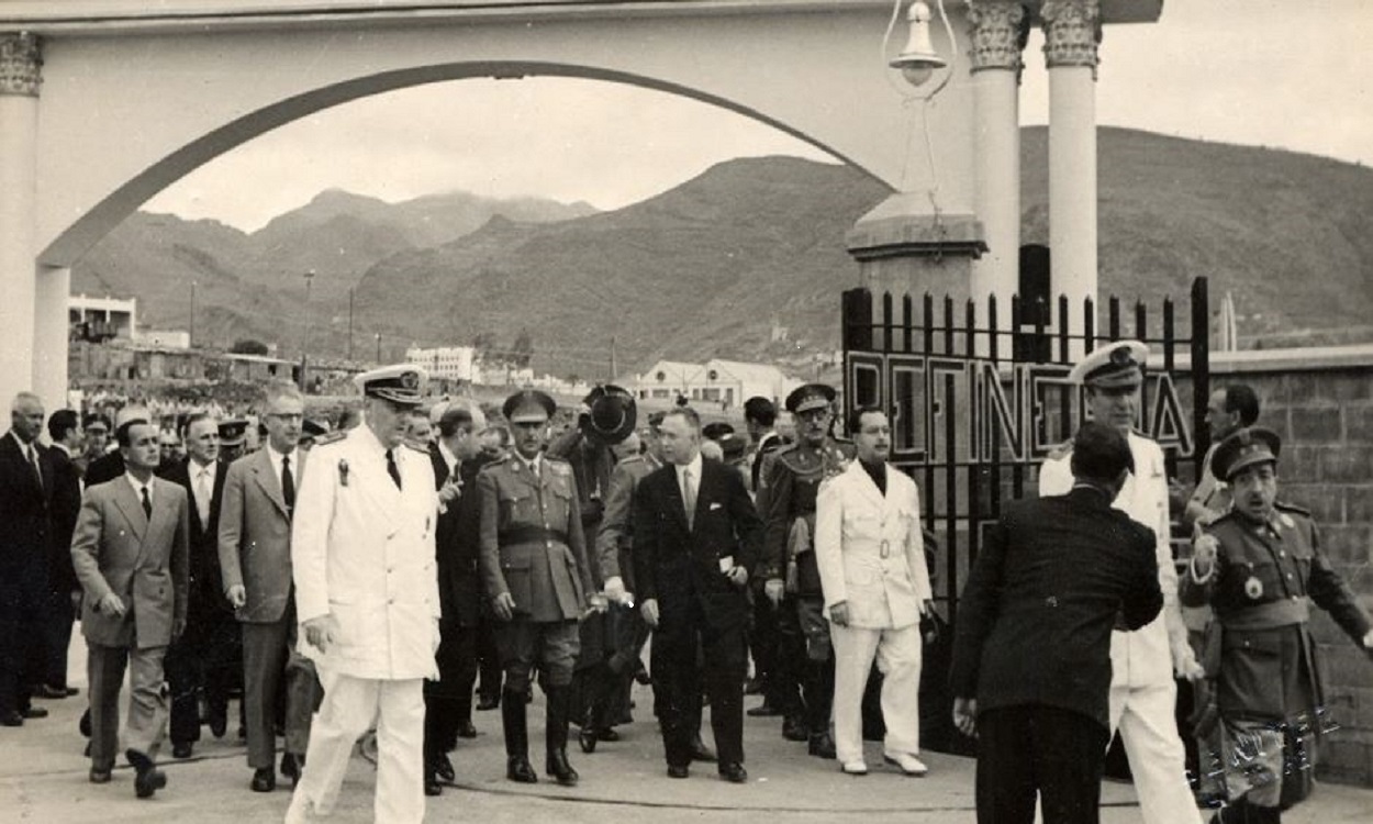 Franco en la refinería de Santa Cruz de Tenerife