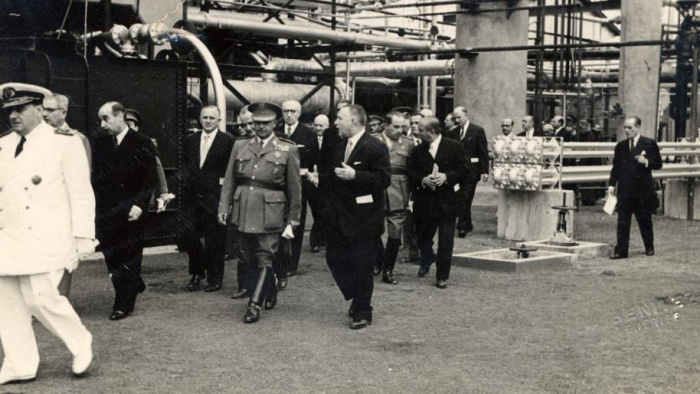 Franco en la refinería de Santa Cruz