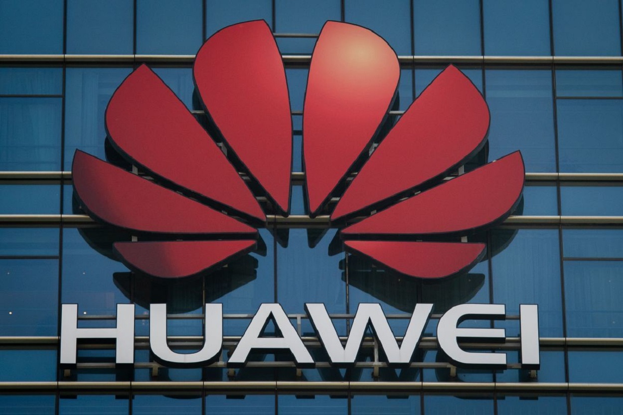 Logo de Huawei en una de sus sedes. 
