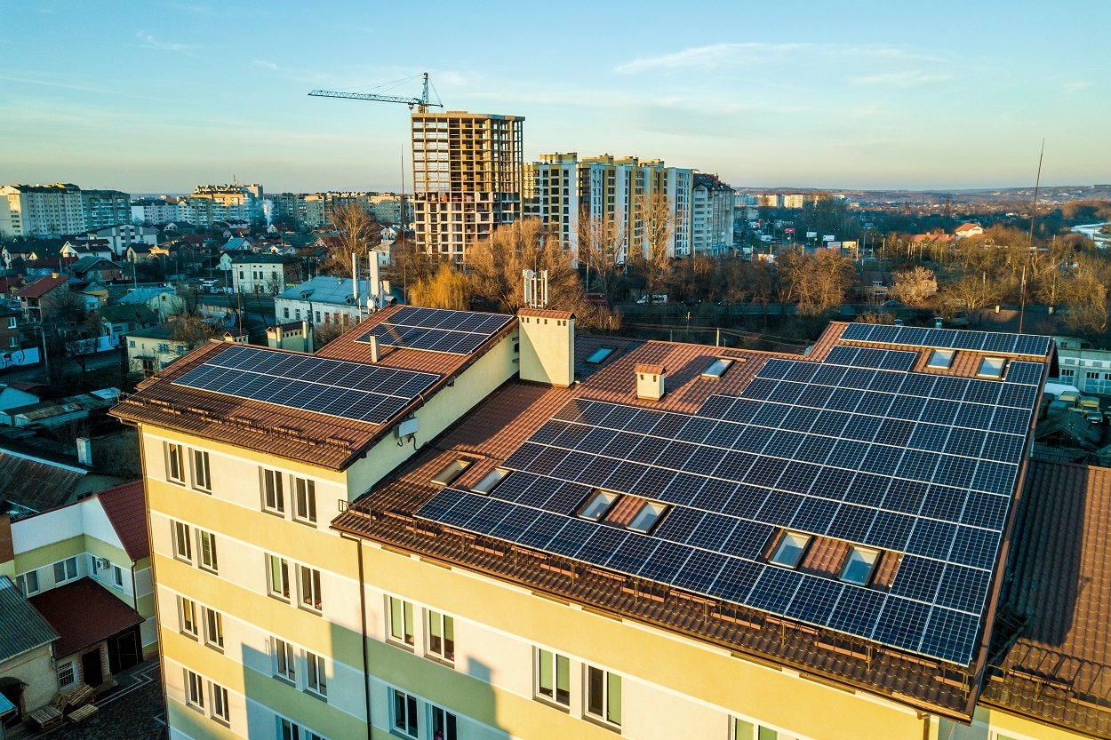 Paneles solares en un edificio. Foto de Madrid Solar.