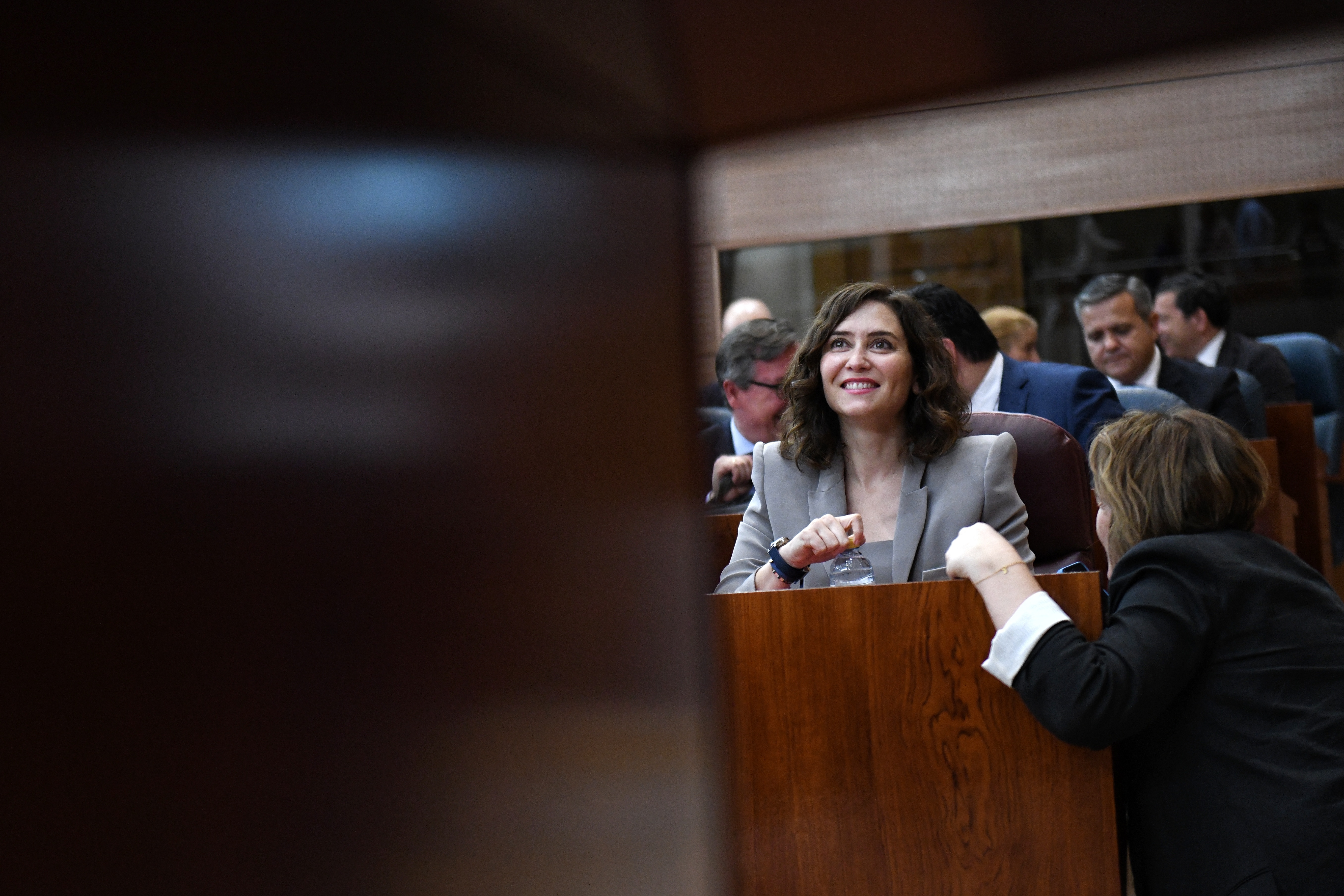 La presidenta de la Comunidad de Madrid, Isabel Díaz Ayuso, durante el pleno de su investidura. Fernando Sánchez / Europa Press