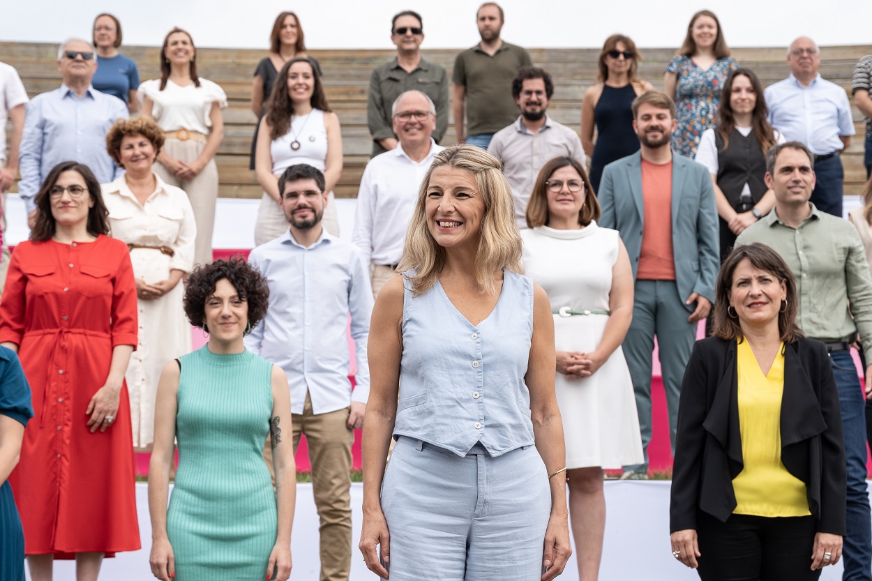 La dirigente de Sumar, Yolanda Díaz, acompañada del resto de candidatos de la formación. EP