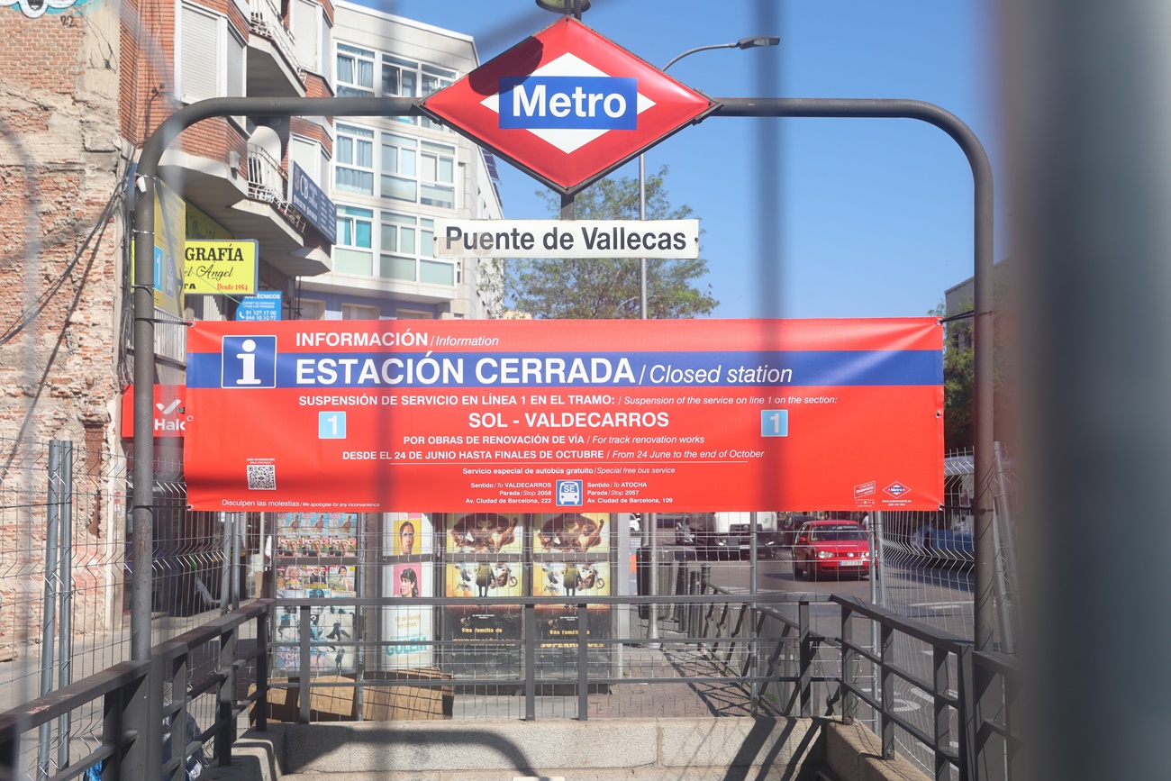 Estación de metro de Vallecas (Madrid) cerrada por la ampliación de la línea 1.