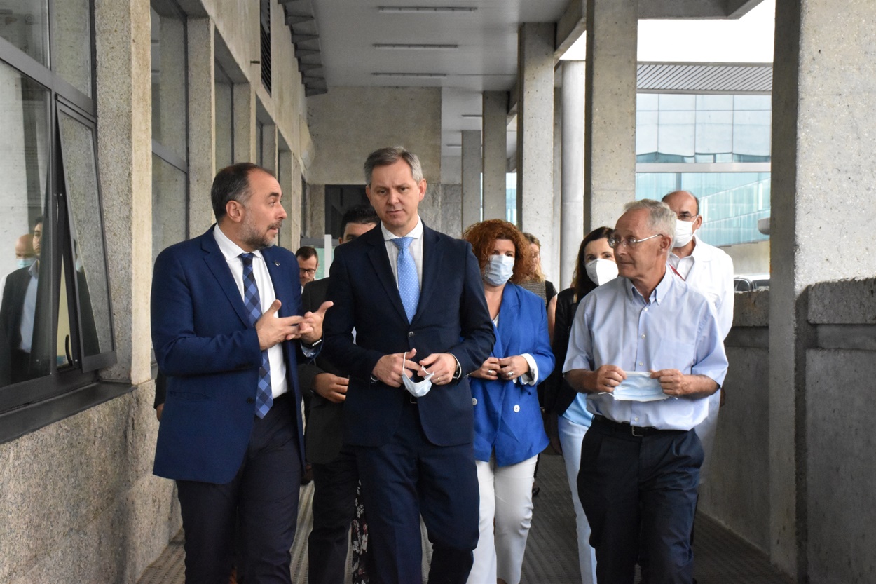 Comesaña y el ministro de Sanidad, José Manuel Quiñones, hoy en Galicia (Foto: Europa Press).