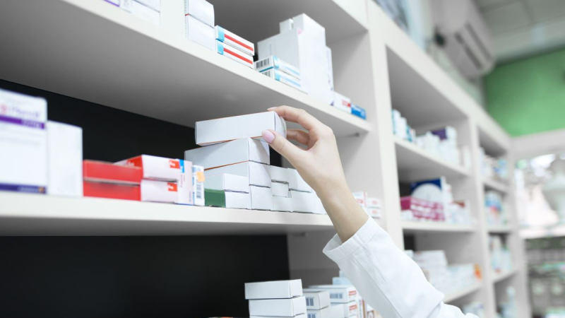 Varios medicamentos en una farmacia Varios medicamentos en una farmacia