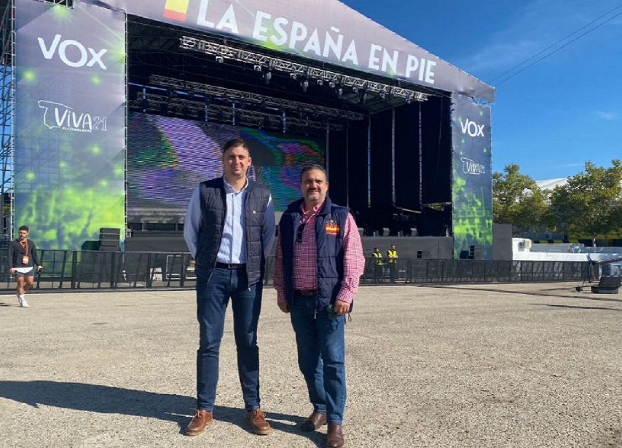 José Muñoz Salvador, a la izquierda de la imagen. Vox Mutxamel