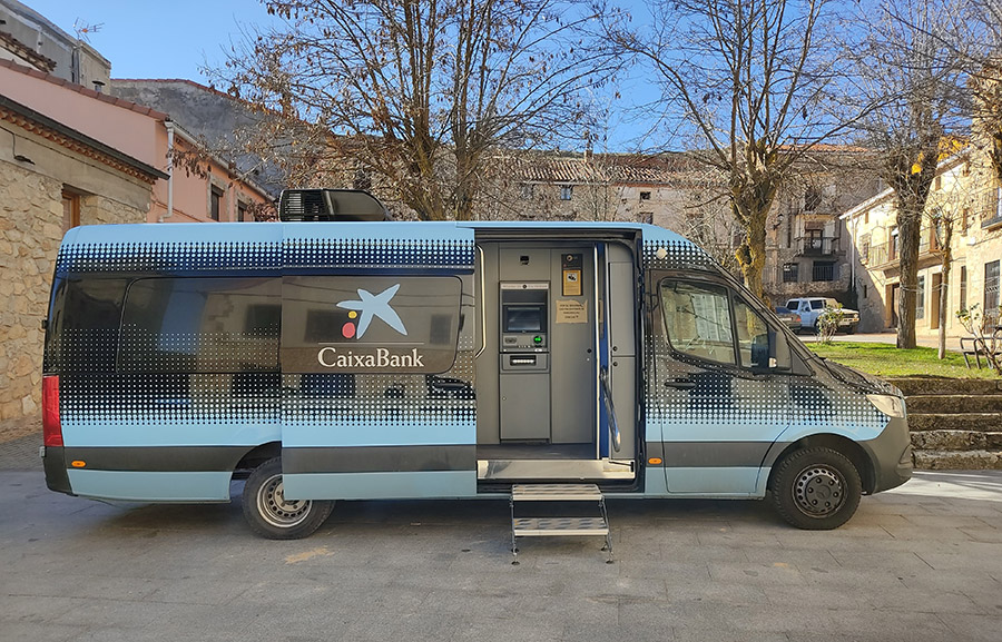 Las ofimóviles de CaixaBank recorren una media de 43.000 kilómetros al mes para prestar servicio a cerca de 308.000 personas del ámbito rural