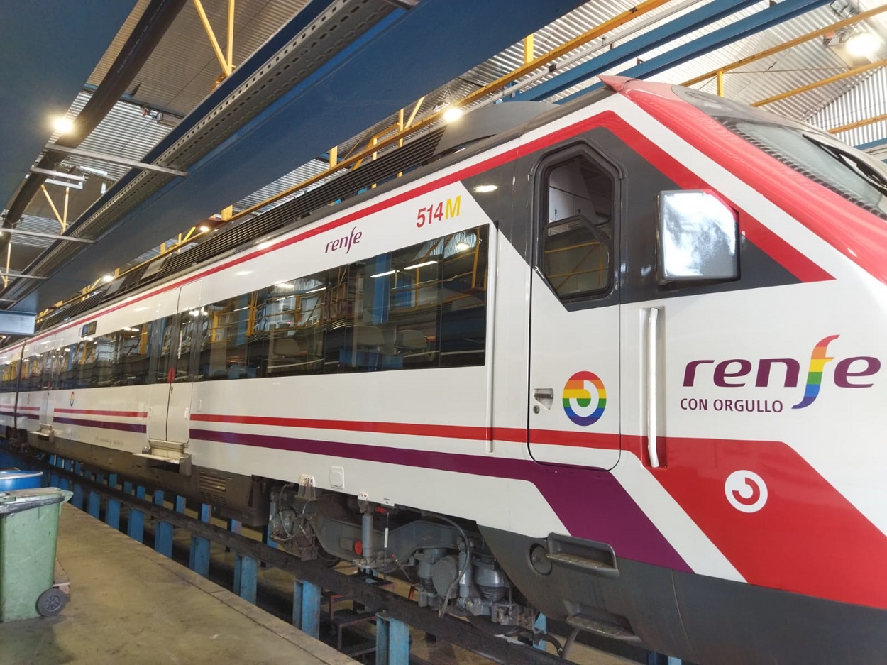 Tren vinilado Renfe con Orgullo