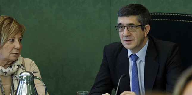 Villalobos acusa a Patxi López de "tergiversar" lo que le dijo el Rey sobre Rajoy
