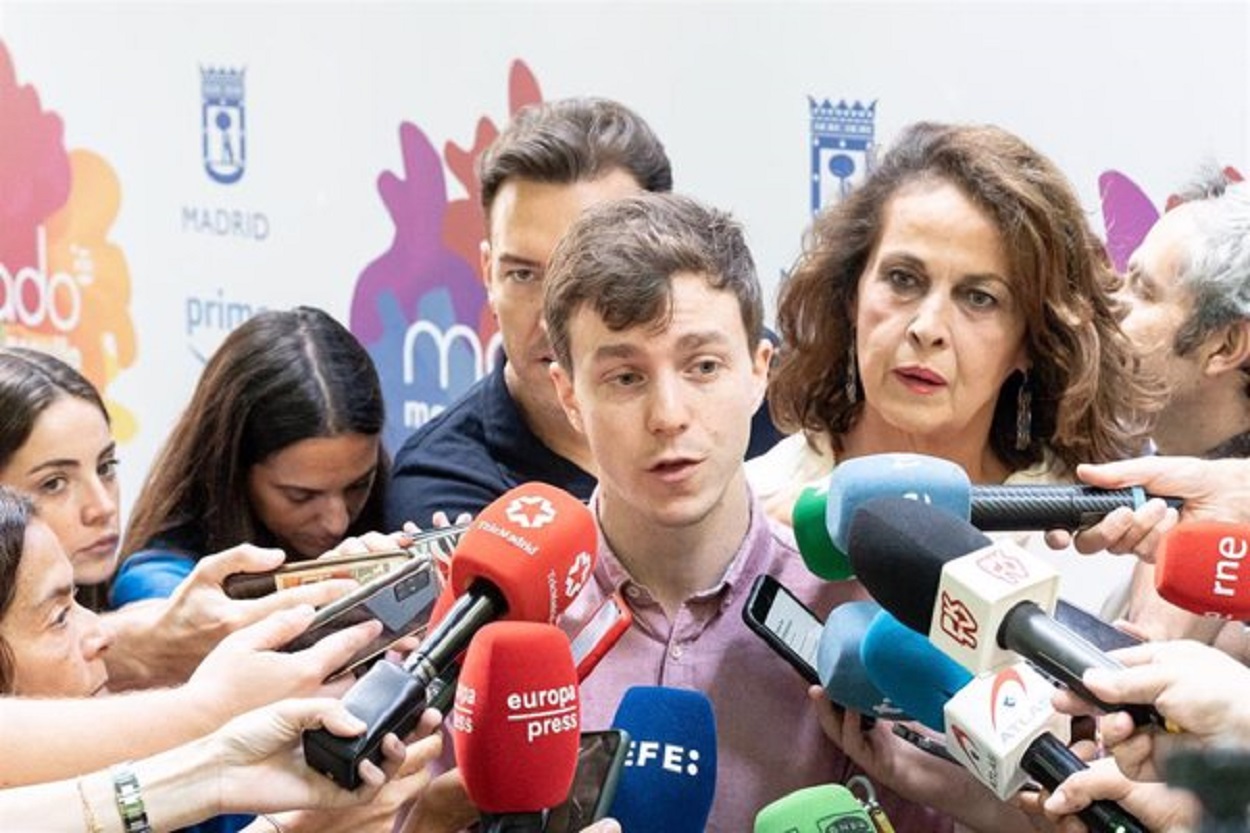 Edu Rubiño a la salida del Ayuntamiento de Madrid. EP