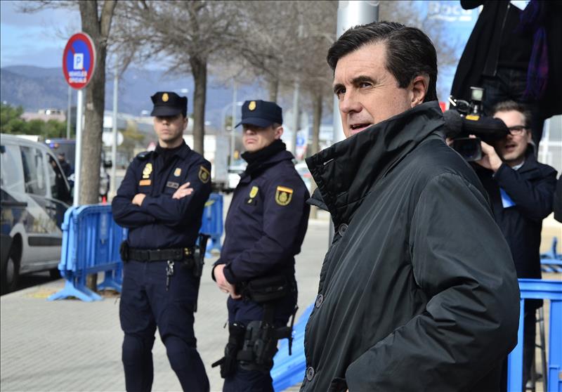 Matas 'apuñala' a Urdangarin: dice que era un "conseguidor" al que había que pagarle un "peaje" Matas 'apuñala' a Urdangarin: dice que era un "conseguidor" al que había que pagarle un "peaje"
