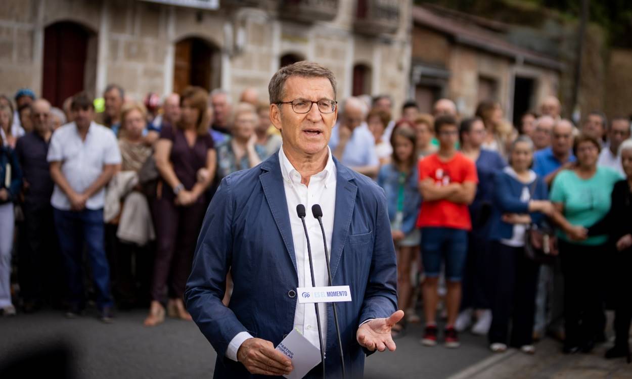 El líder del PP, Alberto Núñez Feijóo, el inicio de su campaña electoral en Os Peares. EP