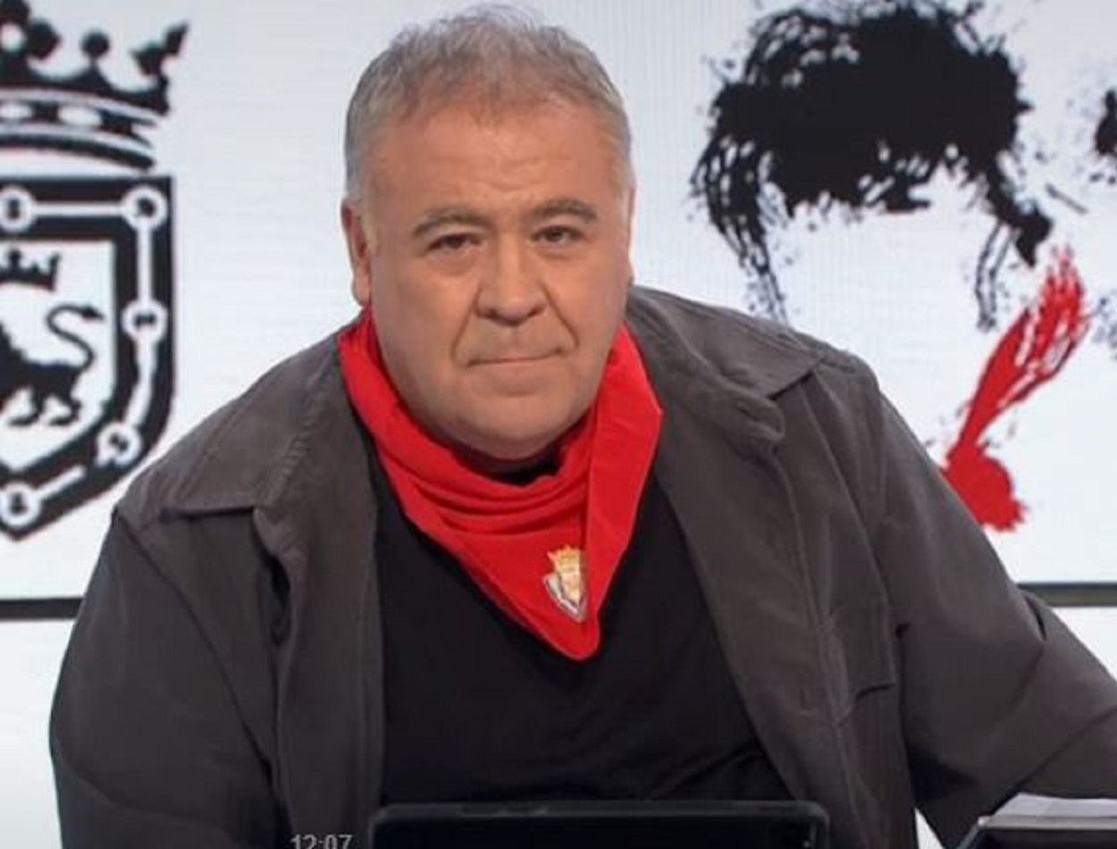 Antonio García Ferreras con el pañuelo de los Sanfermines