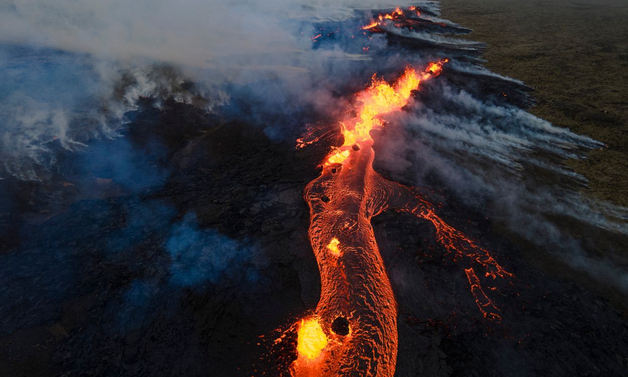 Volcán en erupción en Islandia. EP.