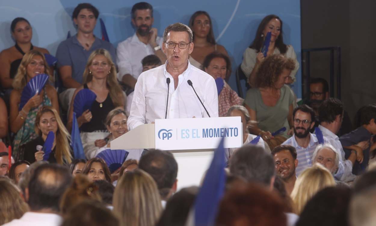 El líder del PP, Alberto Núñez Feijóo, en un acto de campaña electoral. EP