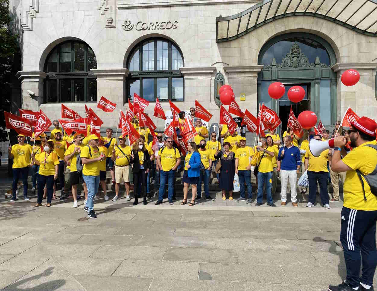 Los trabajadores de Correos durante una concentración en 2022. EP