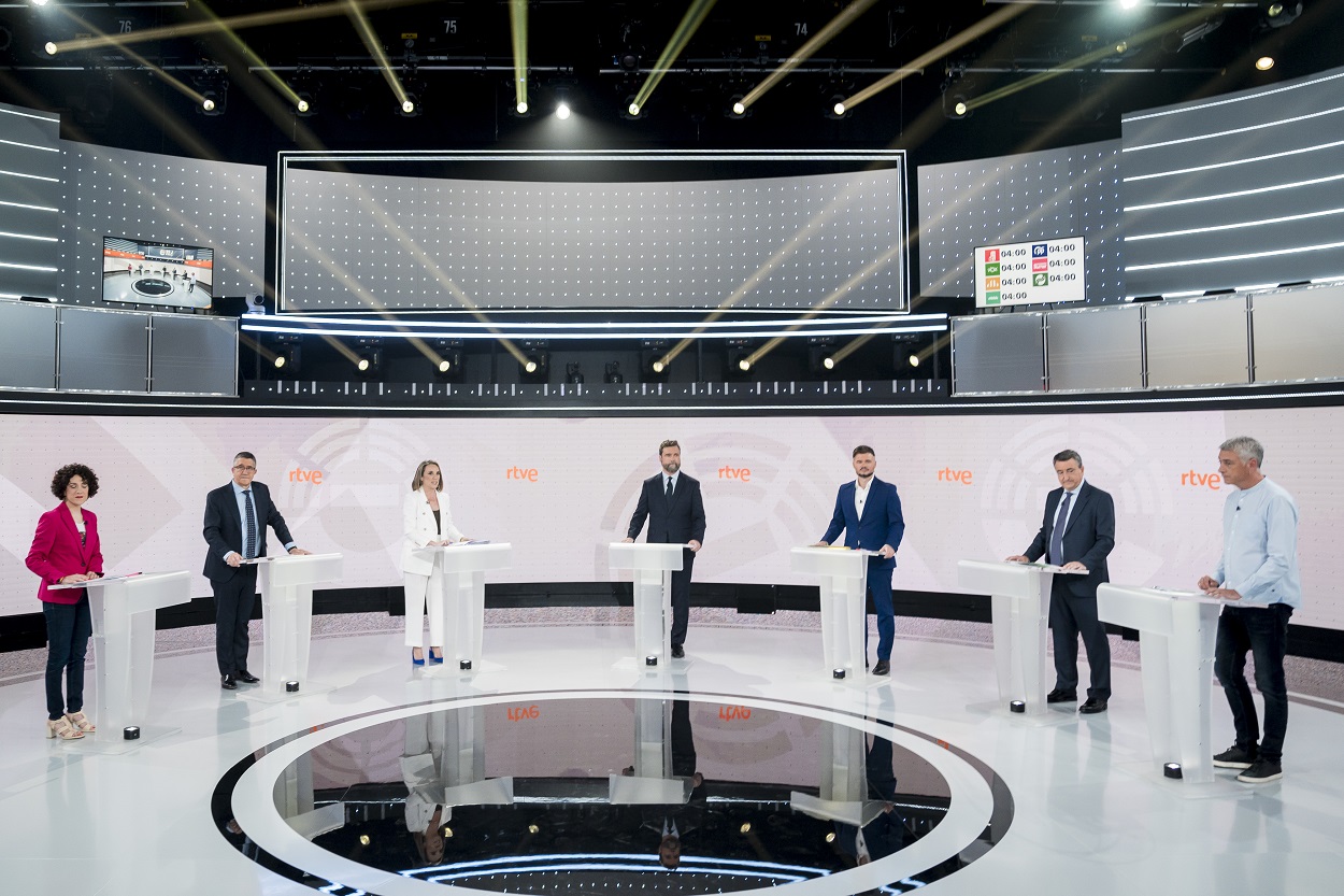 Los siete portavoces parlamentarios, en el debate a 7 de Radiotelevisión Española. EP / A. Pérez Meca.