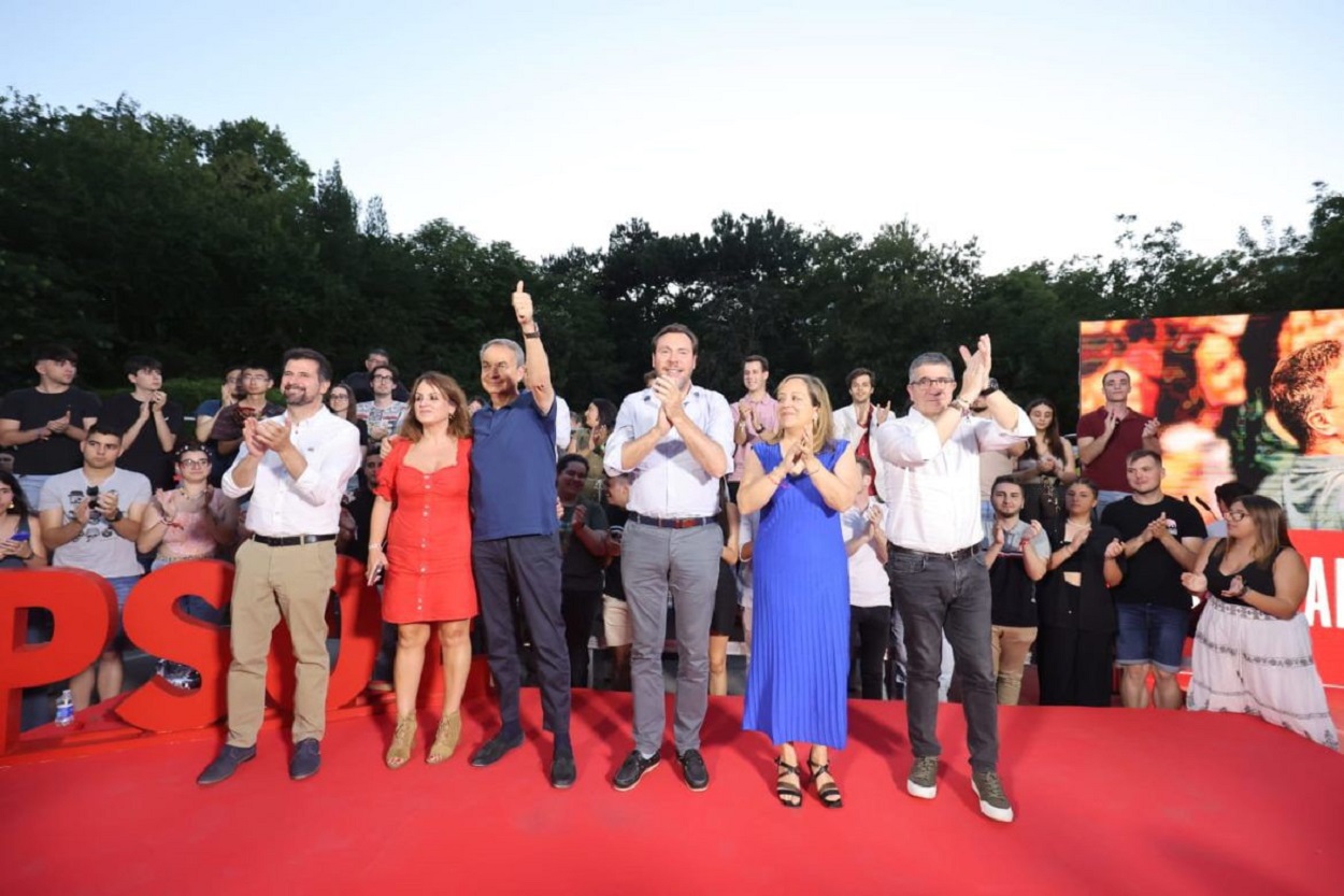 Miembros del Partido Socialista en un acto en la ciudad de Valladolid.