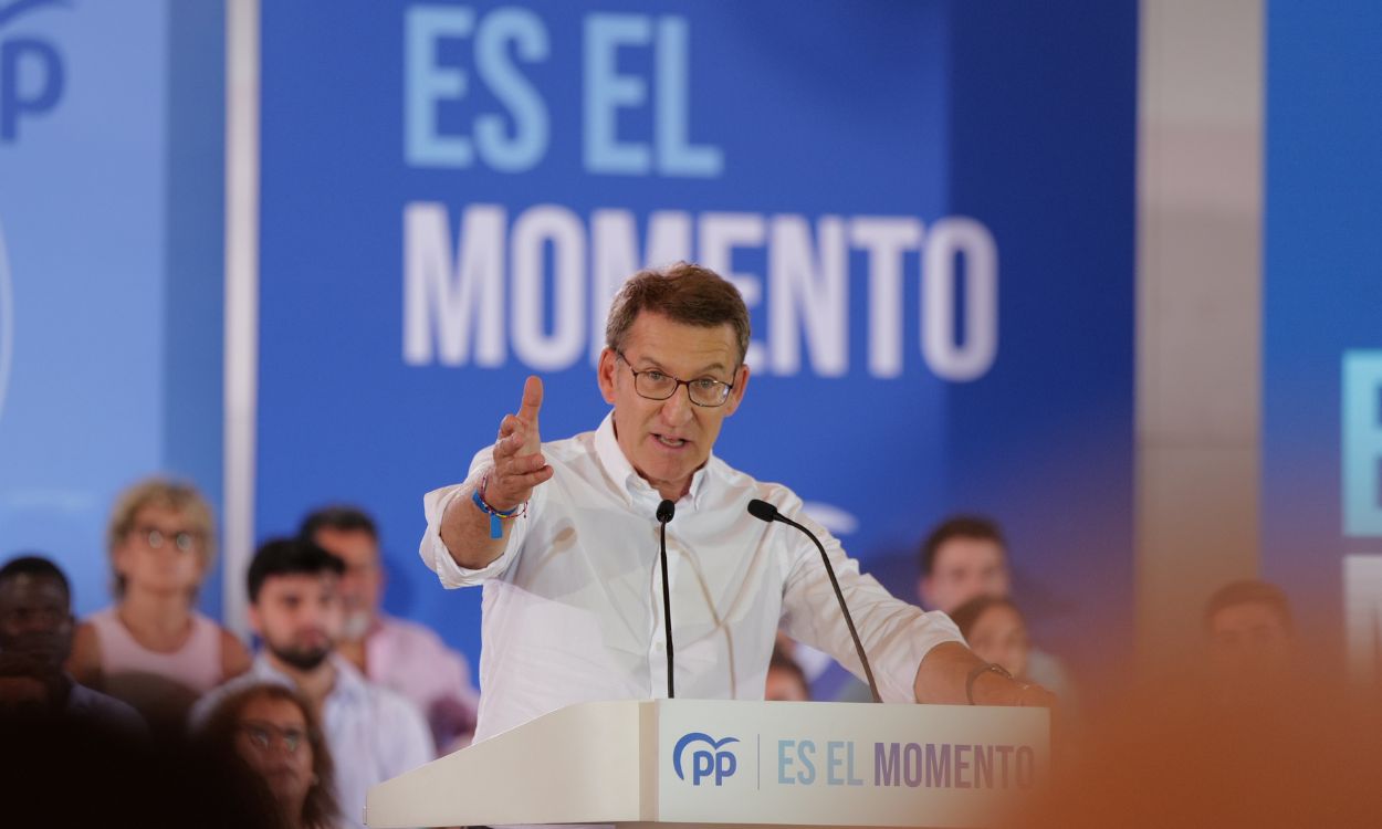 El líder del PP Alberto Núñez Feijóo, interviene durante un mitin electoral de cara al 23J, en el Palacio de Congresos de Zaragoza, Aragón. EP